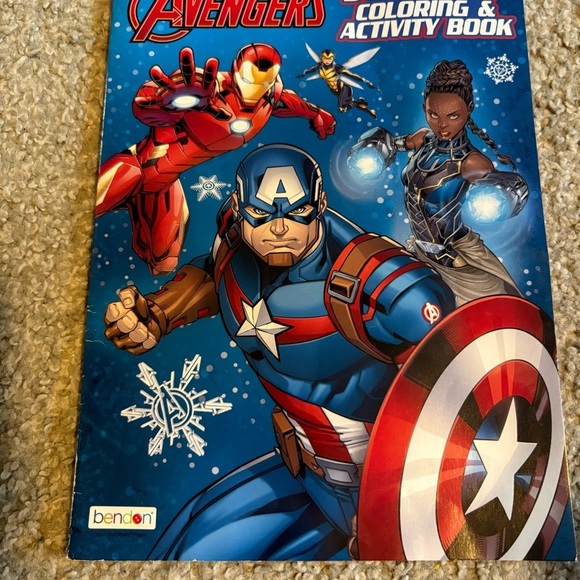Marvel Avengers Jumbo Coloring Book Christmas with Red and Blue Cover NEW - Picture 3 of 4